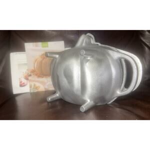 Martha Stewart 3D Pumpkin Cake Pan Mold Footed Cast Aluminum Halloween Baking
